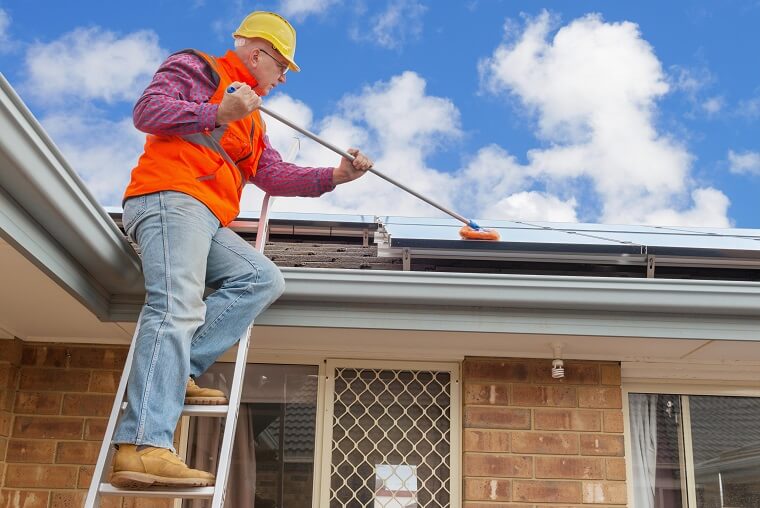 Zonnepanelen schoonmaken