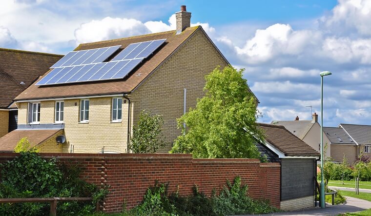 Zonnepanelen voorbeeld op het dak