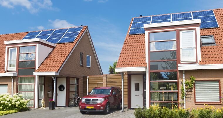 Zonnepanelen op het dak buren